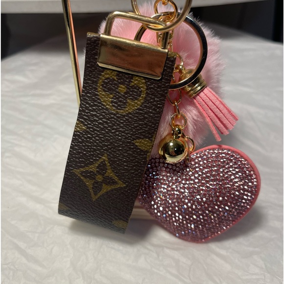 Upcycled Keychain Made from an authentic Louis Vuitton Handbag - Picture 3 of 7